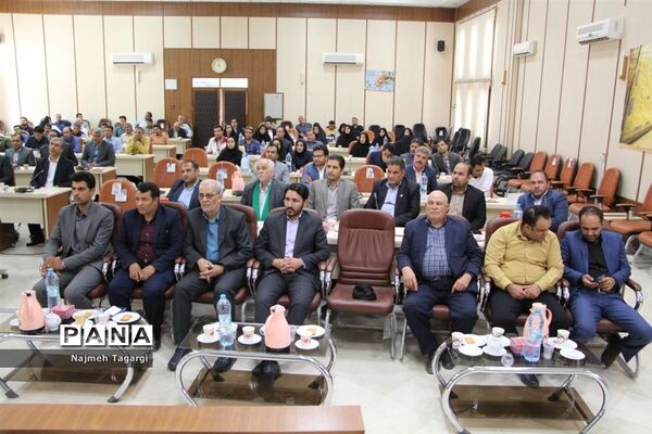 آئین تجلیل از کارمندان نمونه ادارات شهرستان مه‌ولات