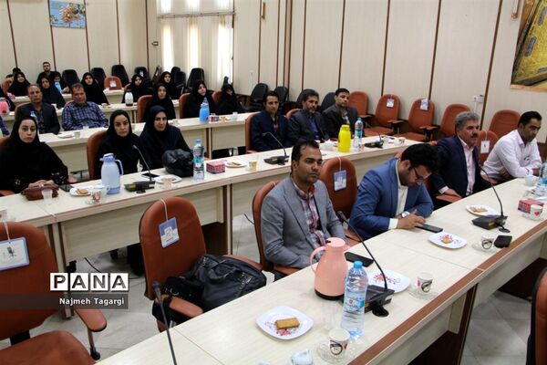 آئین تجلیل از کارمندان نمونه ادارات شهرستان مه‌ولات