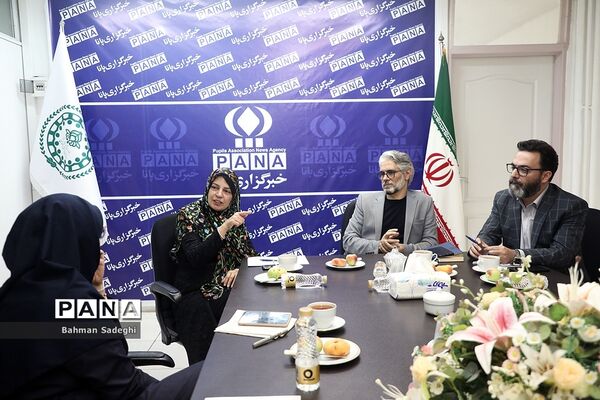 دومین میزگرد دانش‌آموزی با موضوع  بررسی نقش والدین در تربیت کودک فلسفی