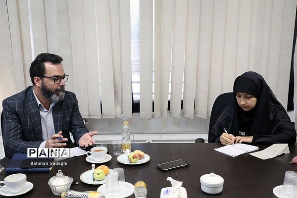 دومین میزگرد دانش‌آموزی با موضوع  بررسی نقش والدین در تربیت کودک فلسفی