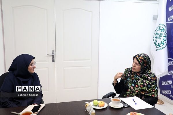 دومین میزگرد دانش‌آموزی با موضوع  بررسی نقش والدین در تربیت کودک فلسفی