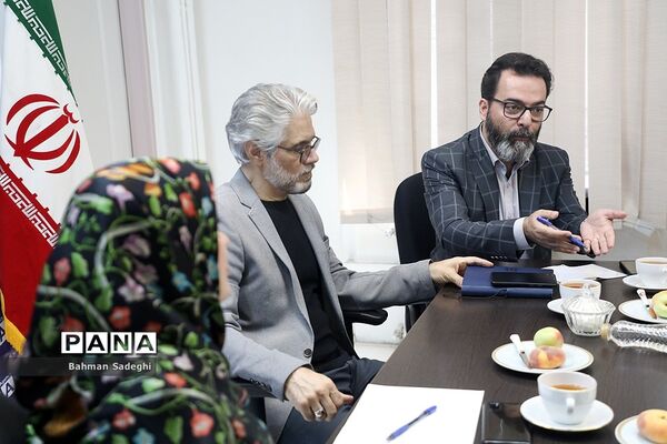 دومین میزگرد دانش‌آموزی با موضوع  بررسی نقش والدین در تربیت کودک فلسفی