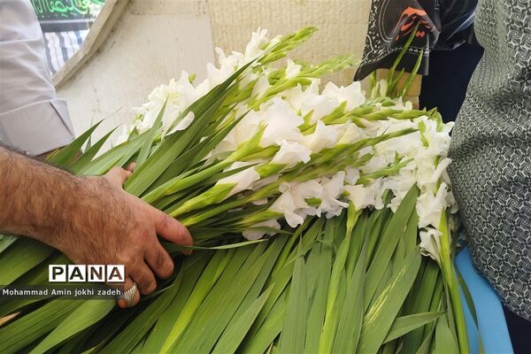 مراسم گلباران شهدا در امامزاده عماد شهرستان رباط کریم