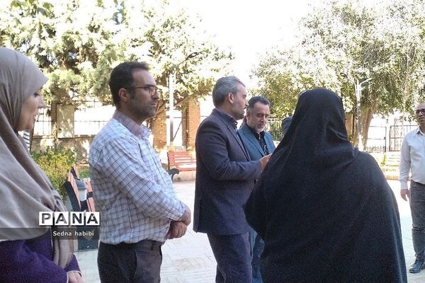 بازدید مسئولان آموزش و پرورش شهرستان‌های استان‌تهران و وزارت فرهنگ و ارشاد از دوره تربیت مربی خلاق در  رودهن