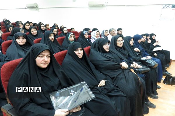 همایش تجلیل از کارمندان نمونه و دانش آموزان نخبه در میاندورود