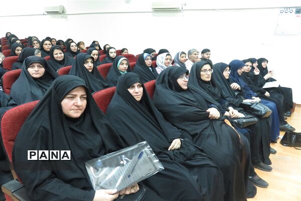 همایش تجلیل از کارمندان نمونه و دانش آموزان نخبه در میاندورود