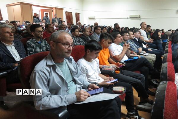 همایش تجلیل از کارمندان نمونه و دانش آموزان نخبه در میاندورود