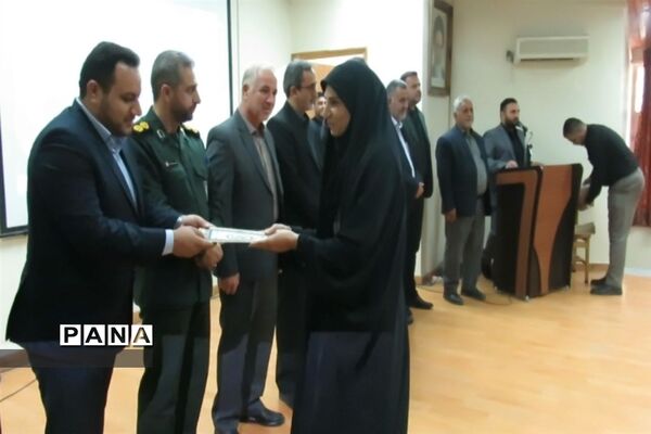 همایش تجلیل از کارمندان نمونه و دانش آموزان نخبه در میاندورود