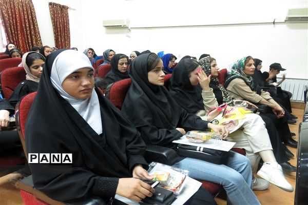 همایش تجلیل از کارمندان نمونه و دانش آموزان نخبه در میاندورود