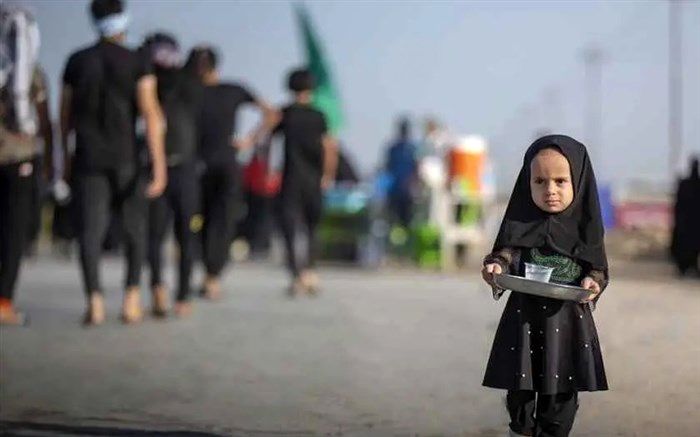 زائران امام حسین از مرز مهران تا سامرا به عشق امام حسین در پیاده‌روی اربعین شرکت می‌کنند /فیلم