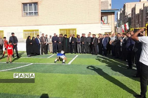 آیین افتتاح زمین‌چمن و چهارباب مغازه دبستان ایمان در رودهن