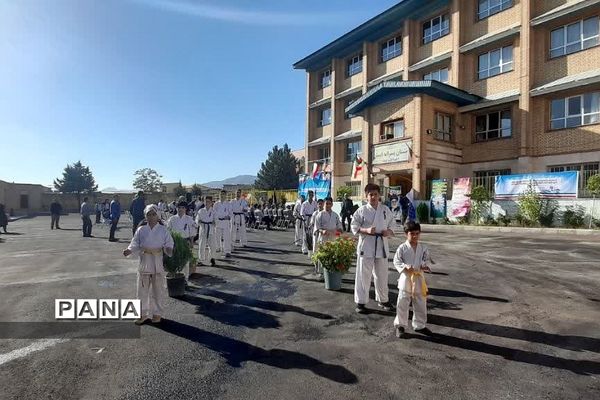 آیین افتتاح زمین‌چمن و چهارباب مغازه دبستان ایمان در رودهن