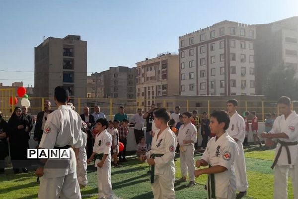 آیین افتتاح زمین‌چمن و چهارباب مغازه دبستان ایمان در رودهن