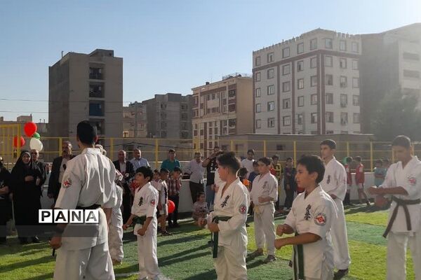 آیین افتتاح زمین‌چمن و چهارباب مغازه دبستان ایمان در رودهن