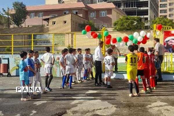 آیین افتتاح زمین‌چمن و چهارباب مغازه دبستان ایمان در رودهن