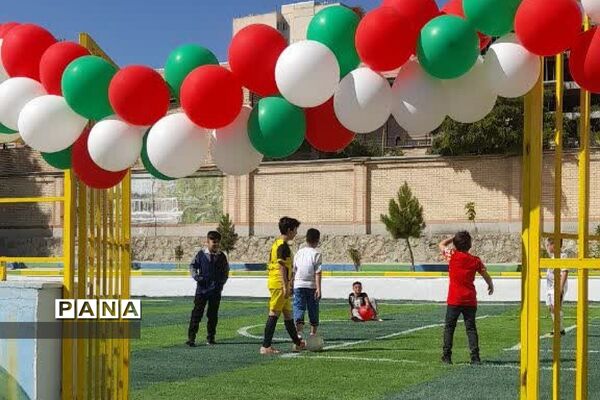 آیین افتتاح زمین‌چمن و چهارباب مغازه دبستان ایمان در رودهن