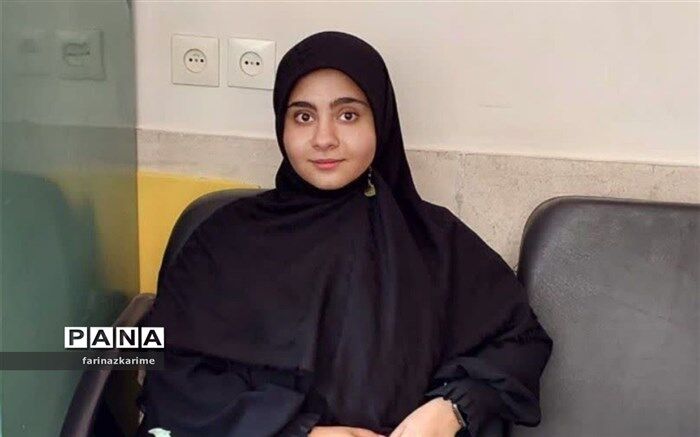 بر تمام دانش‌آموزان واجب است از آرمان‌ها و دستاوردهای انقلاب اسلامی دفاع کنند