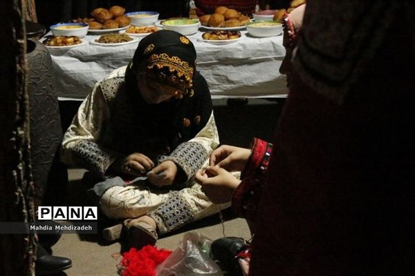 بازدید مشاور امور بانوان وزیر آموزش و پرورش از غرفه‌  دانش آموزی صنایع‌دستی و خوراکی استان سیستان و بلوچستان