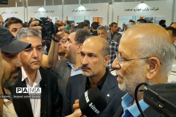 بازدید مسئولان از بیست و سومین نمایشگاه بین‌المللی خودرو در مشهد