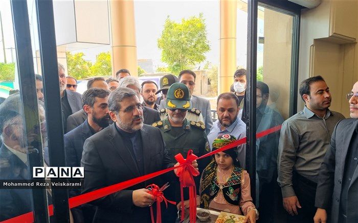 پس از ۲۲ سال کتابخانه مرکزی خرم آباد به بهره‌برداری رسید /فیلم