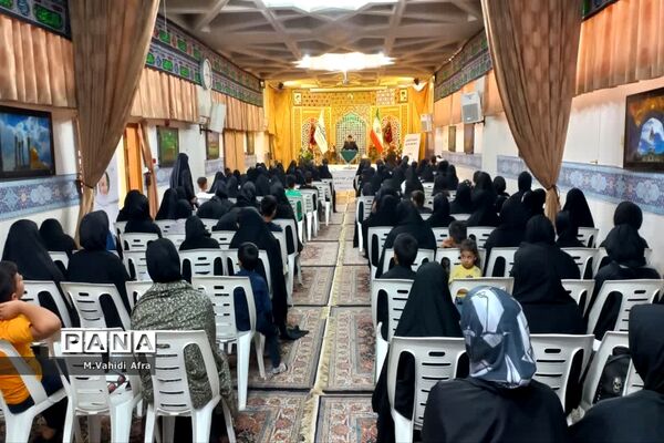 اعطای بورسیه تحصیلی به 550 دانش‌آموز موسسه دارالاکرام قم