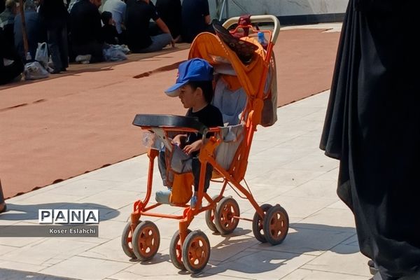 حضور پرشور کودکان و نوجوانان در راهپیمایی اربعین