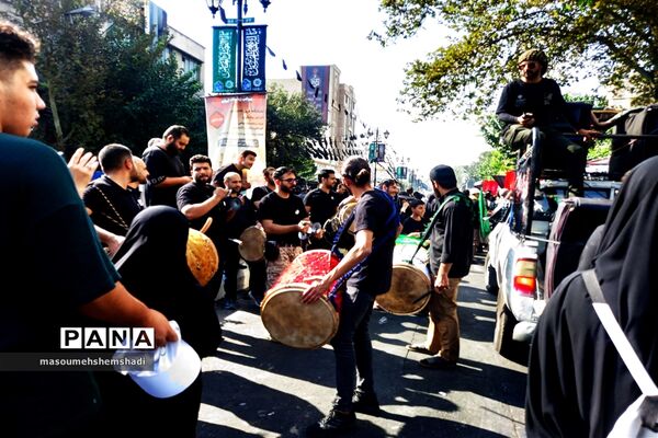 قدم قدم تا دلدادگی به آستان مطهر و نورانی  جاماندگان اربعین حسینی