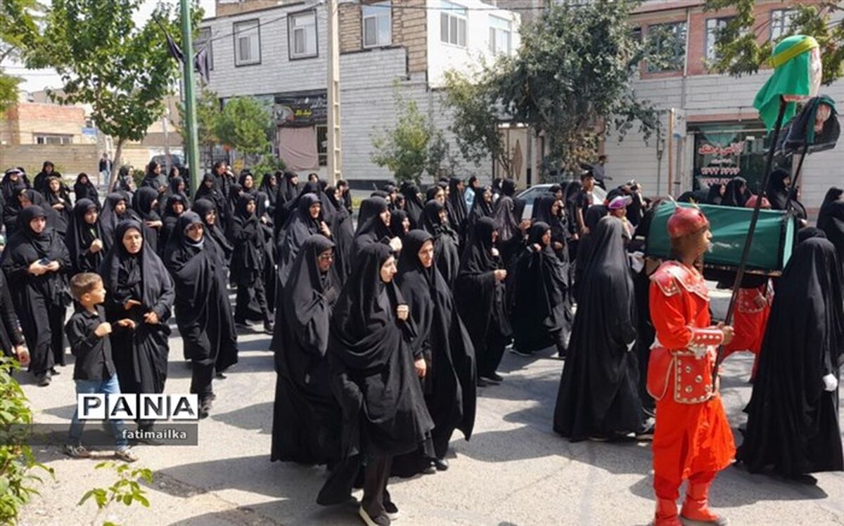 کاروان پیاده‌روی جاماندگان اربعین حسینی در شهرستان فیروزکوه/فیلم