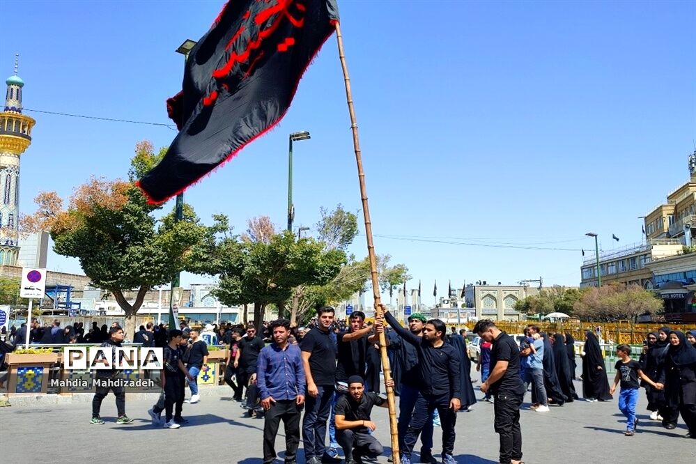 حضور پرشور عاشقان اباعبدالله الحسین (ع)  در پیاده‌روی جا‌ماندگان اربعین حسینی