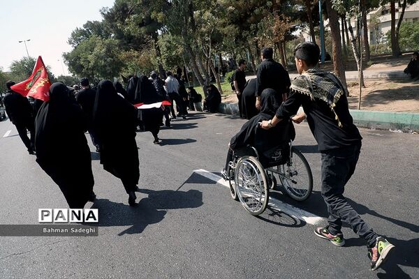 پیاده‌روی جاماندگان اربعین حسینی در تهران