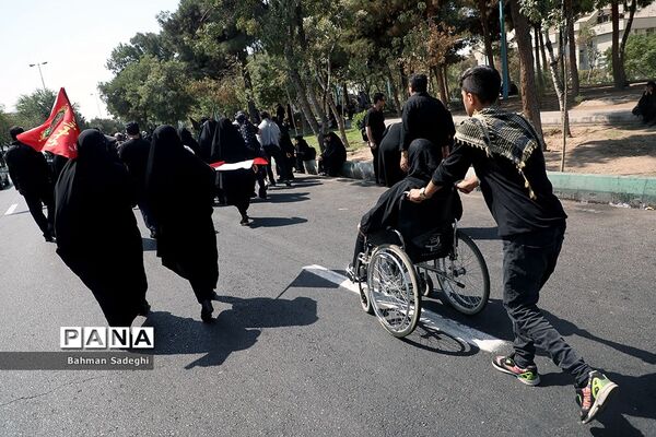 پیاده‌روی جاماندگان اربعین حسینی در تهران