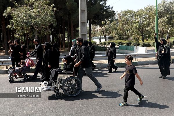 پیاده‌روی جاماندگان اربعین حسینی در تهران