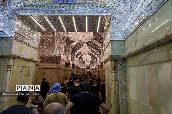 حضور پرشور عاشقان در مرقد امام‌ کاظم(ع) و امام‌ جواد(ع)