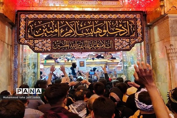 جمعیت کم نظیر مردم  در حرم امام حسین(ع) و حضرت عباس(ع)