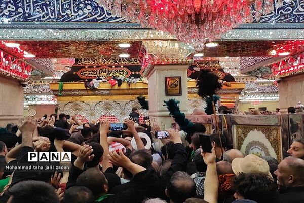 جمعیت کم نظیر مردم  در حرم امام حسین(ع) و حضرت عباس(ع)