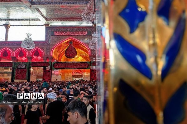 جمعیت کم نظیر مردم  در حرم امام حسین(ع) و حضرت عباس(ع)