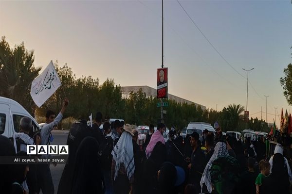 پیاده‌روی زائران اربعین حسینی در مسیر عاشقی