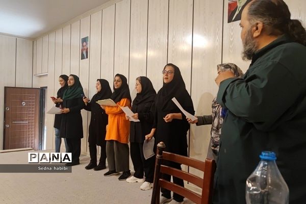 برگزاری کلاس نقالی و شاهنامه خوانی در دوره‌توانمندسازی هنرهای نمایشی در رودهن