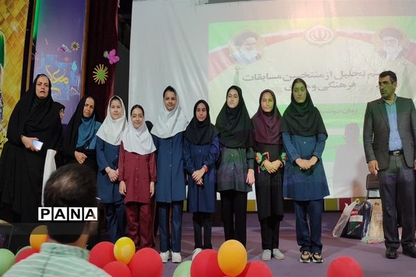 تجلیل از منتخبان فرهنگی هنری و دانایی و توانایی در قائمشهر