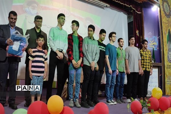 تجلیل از منتخبان فرهنگی هنری و دانایی و توانایی در قائمشهر