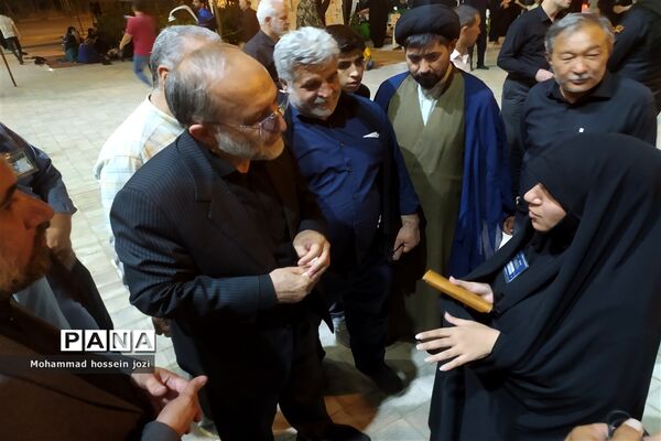 بازدید معاون سیاسی استاندار قم از فعالیت‌های قرارگاه مردمی اربعین