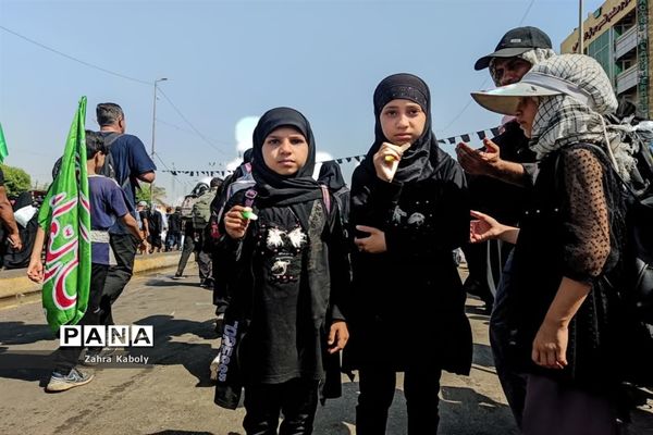 نمایش عشق و ایمان به امام حسین(ع) در راهپیمایی اربعین حسینی