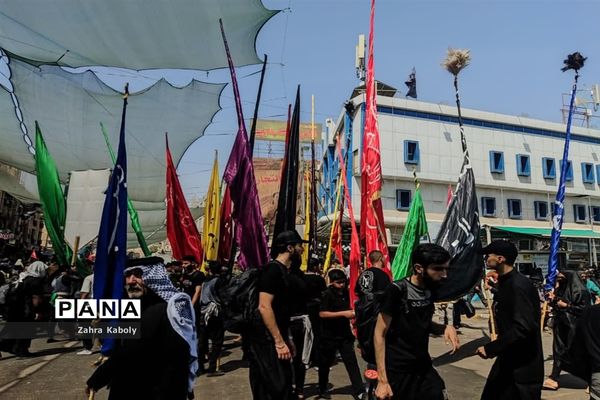 نمایش عشق و ایمان به امام حسین(ع) در راهپیمایی اربعین حسینی