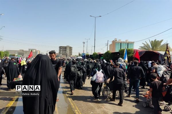 نمایش عشق و ایمان به امام حسین(ع) در راهپیمایی اربعین حسینی