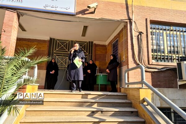 مانور بازگشایی مدرسه در دبیرستان فرهنگ منطقه ۱۳