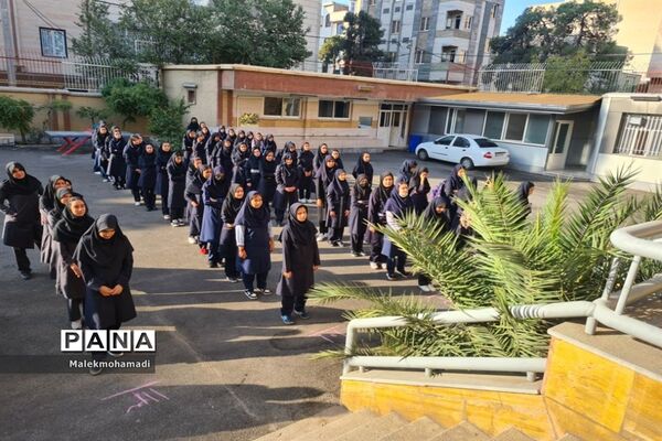 مانور بازگشایی مدرسه در دبیرستان فرهنگ منطقه ۱۳