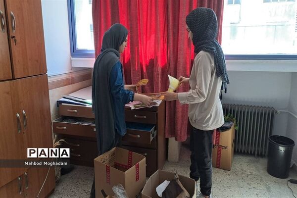 حضور فعال شورای دانش‌آموزی دبیرستان هفده شهریور منطقه ۱۳ در پروژه مهر