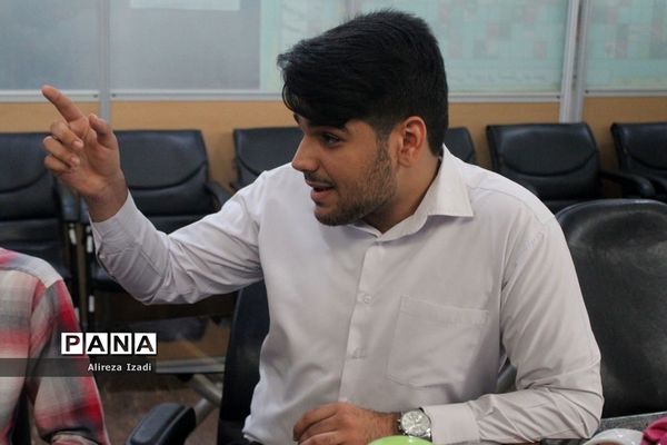 نشست هیات رئیسه شورای دانش‌آموزی استان بوشهر