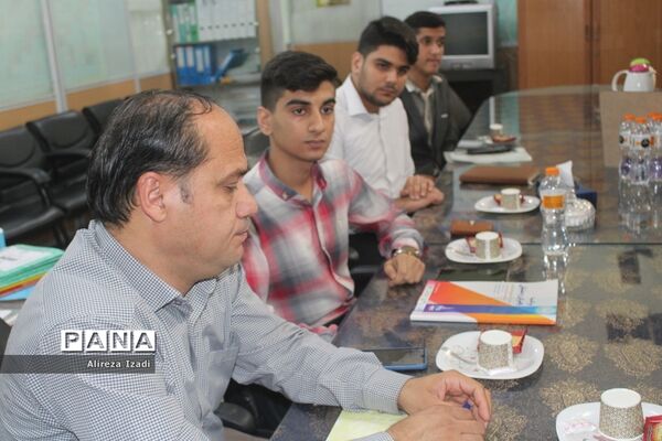 نشست هیات رئیسه شورای دانش‌آموزی استان بوشهر