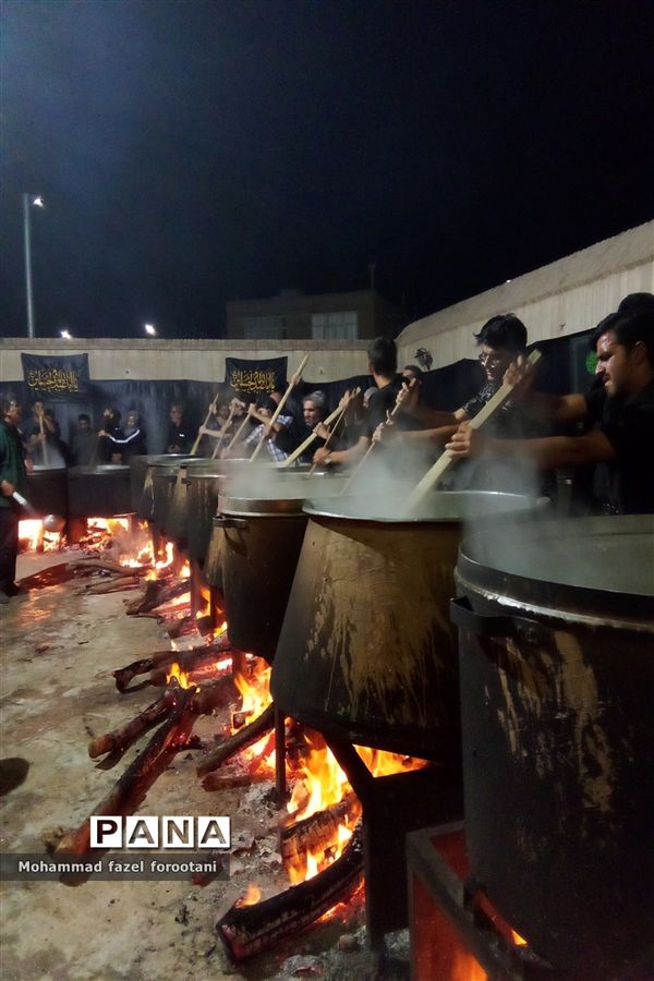 طبخ غلور در شب اربعین به رسم هرساله در خراسان جنوبی